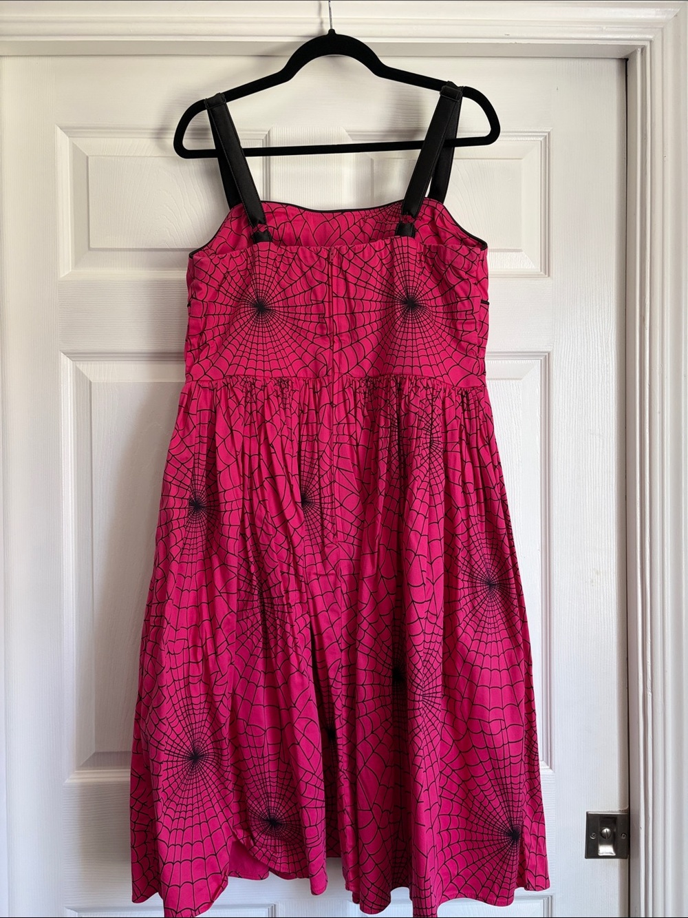 1950S SWING SUNDRESS AND SCARF IN HOT PINK SPIDER WEB PRINT - Picture 5 of 9